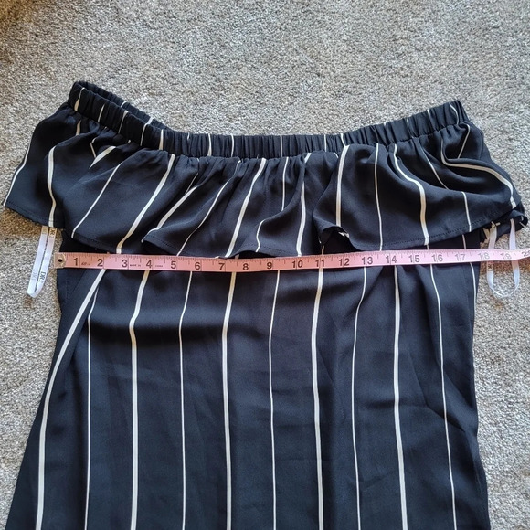NWT DR 2 off the shoulder ruffle top. Black with white stripes. Size M medium - Picture 7 of 8